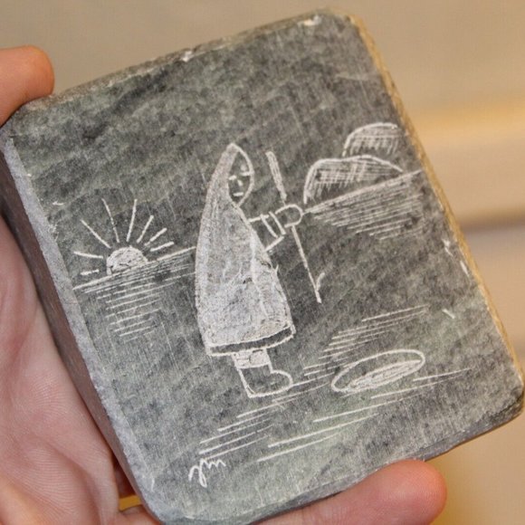 Black Soapstone Canadian Intuit Etched Angle Square Paperweight Sculpture Signed - Picture 2 of 4